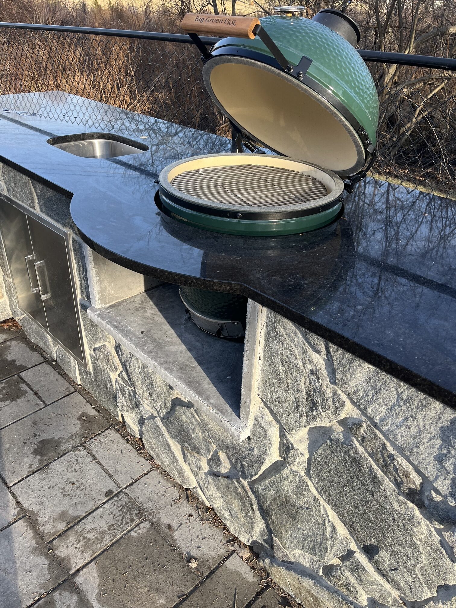 outdoor kitchen and grilling station stovetop