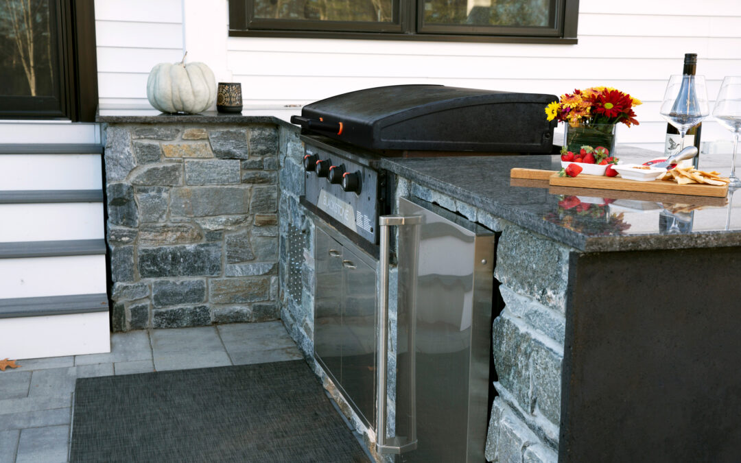 Want Your Outdoor Kitchen Ready for Spring? Start Planning Now