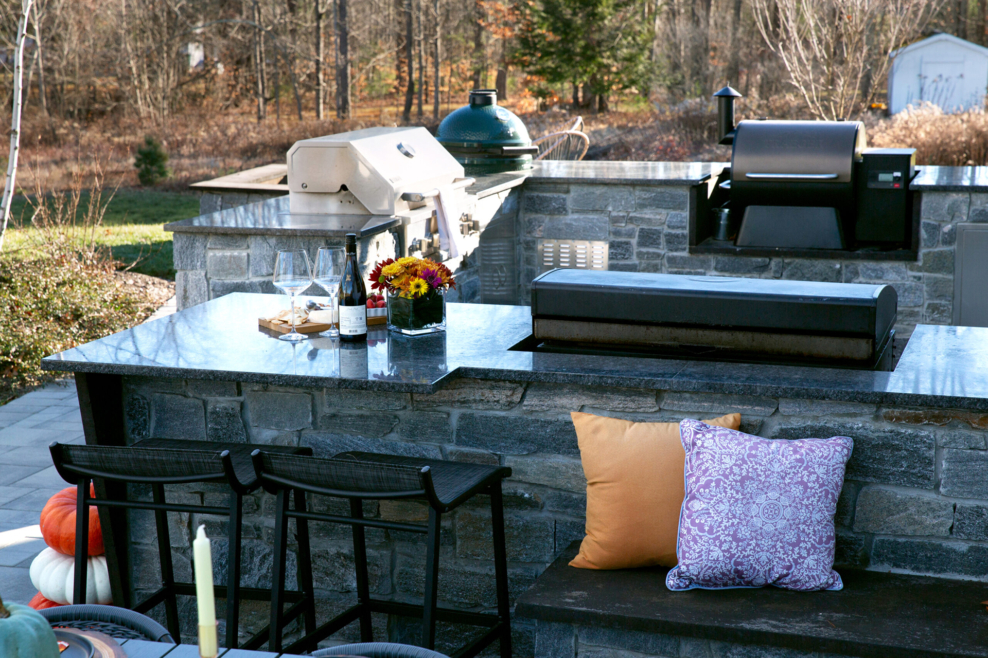 outdoor kitchen stonework